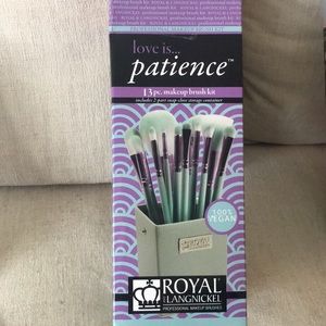 Royal & Langnickel Makeup Brushes